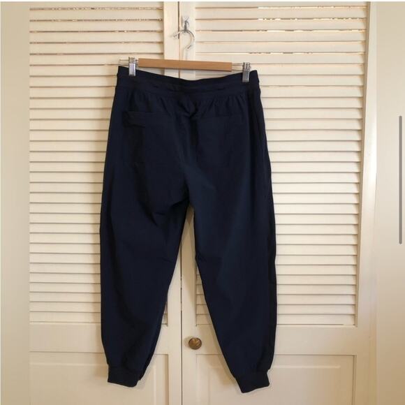 GapFit Hike Capris in Navy Indigo - Picture 6 of 8